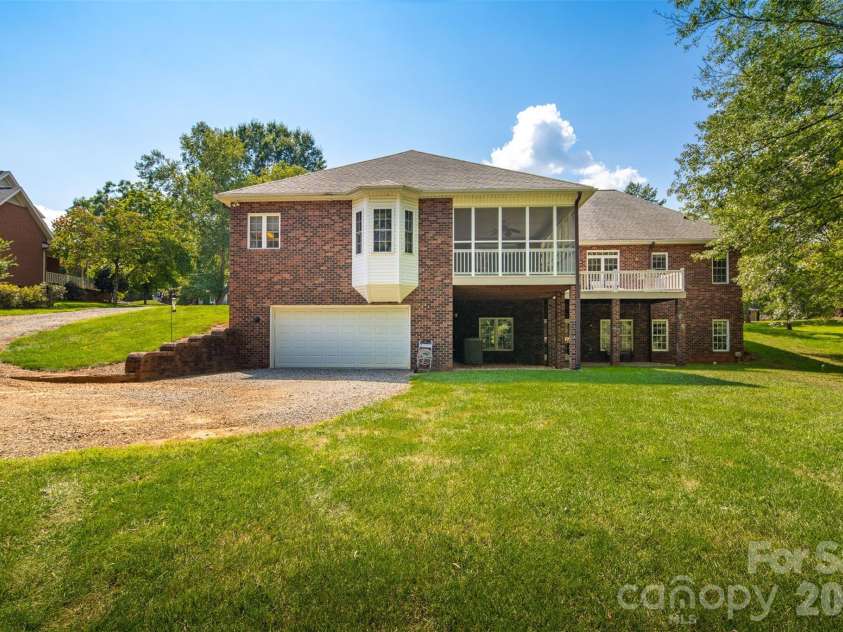3808 Falling Creek Road, Hickory, NC 28601.  MLS# CAR4405941, YatesRealty ID 50250. 
