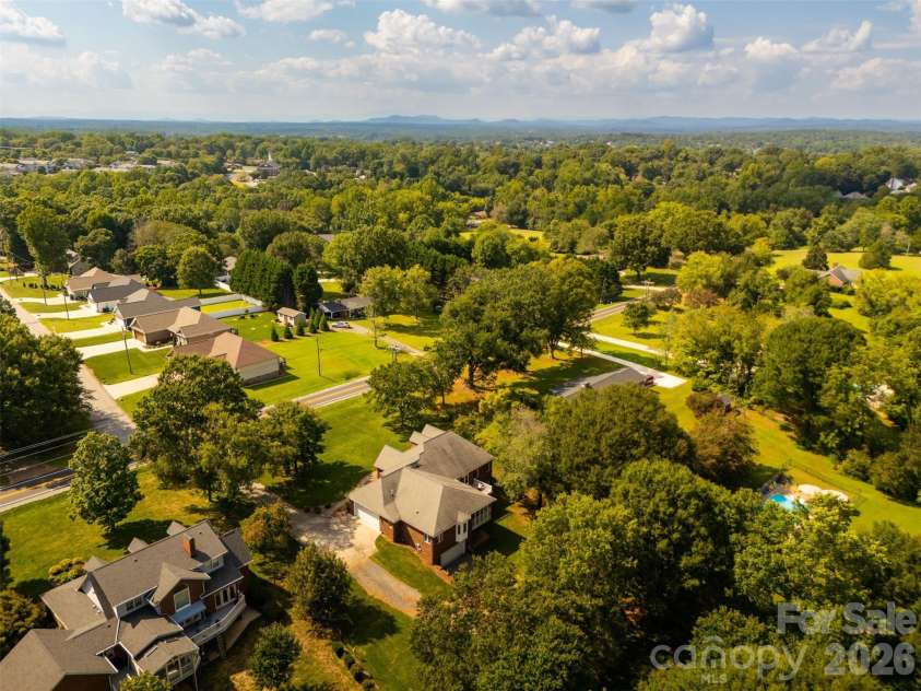 3808 Falling Creek Road, Hickory, NC 28601.  MLS# CAR4405941, YatesRealty ID 50250. 
