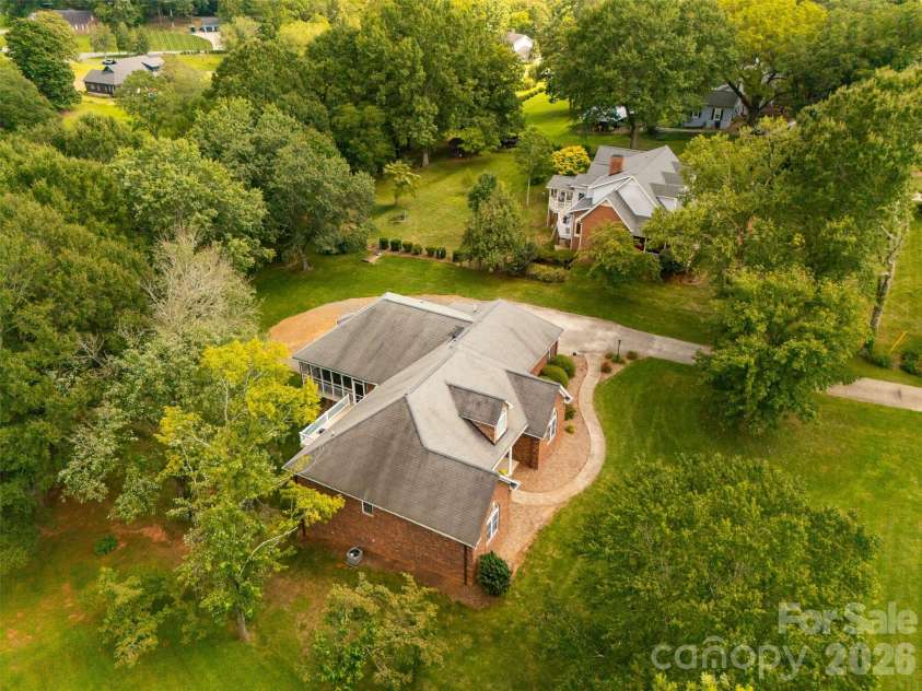 3808 Falling Creek Road, Hickory, NC 28601.  MLS# CAR4405941, YatesRealty ID 50250. 