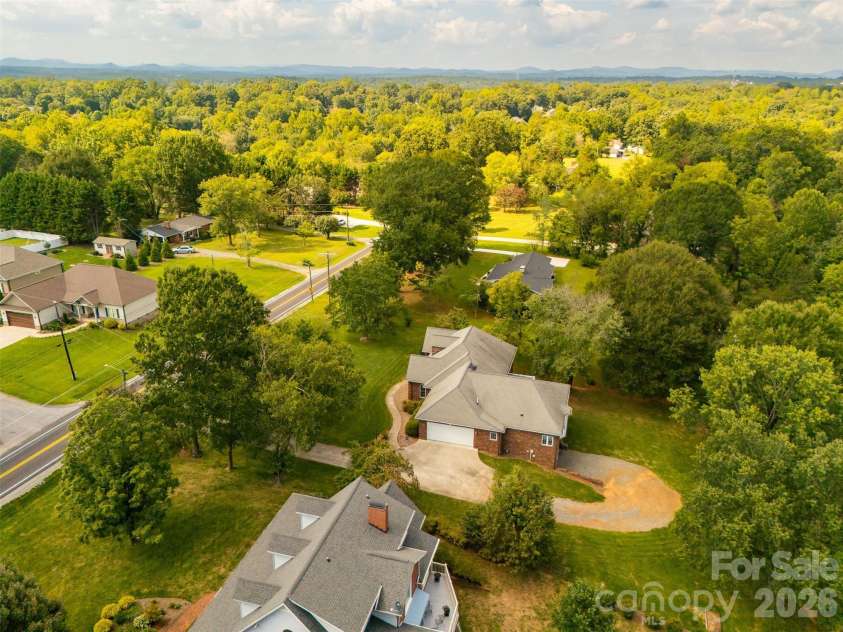 3808 Falling Creek Road, Hickory, NC 28601.  MLS# CAR4405941, YatesRealty ID 50250. 
