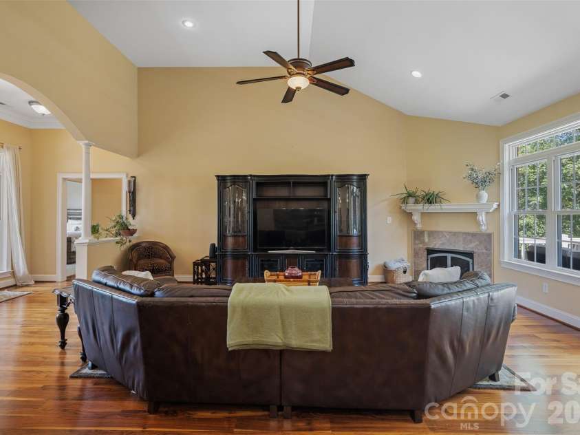 3808 Falling Creek Road, Hickory, NC 28601.  MLS# CAR4405941, YatesRealty ID 50250. 