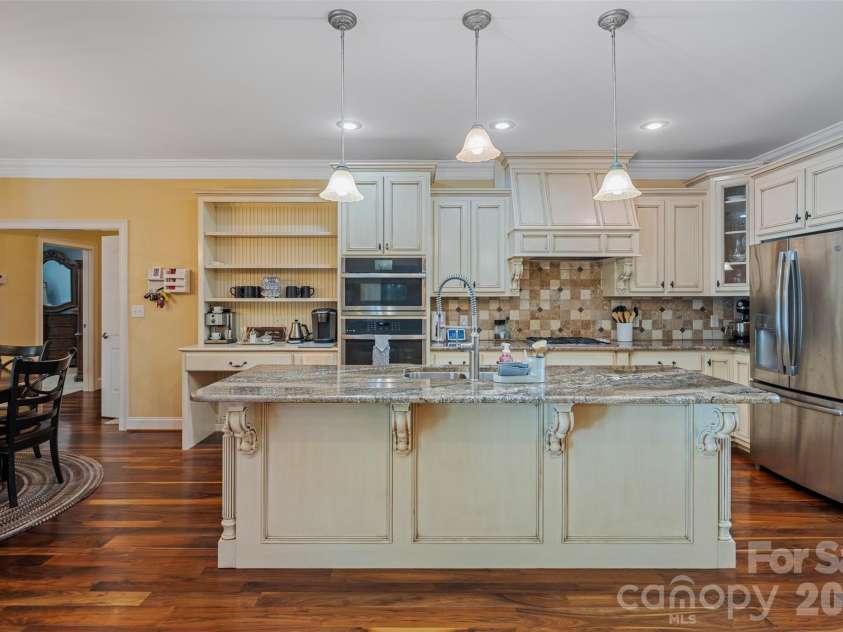 3808 Falling Creek Road, Hickory, NC 28601.  MLS# CAR4405941, YatesRealty ID 50250. 