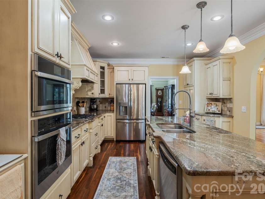 3808 Falling Creek Road, Hickory, NC 28601.  MLS# CAR4405941, YatesRealty ID 50250. 