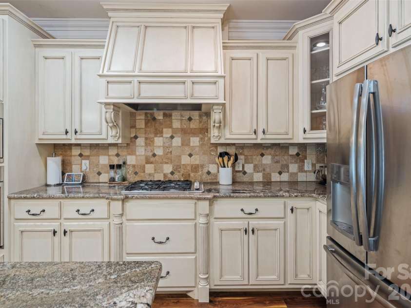 3808 Falling Creek Road, Hickory, NC 28601.  MLS# CAR4405941, YatesRealty ID 50250. 