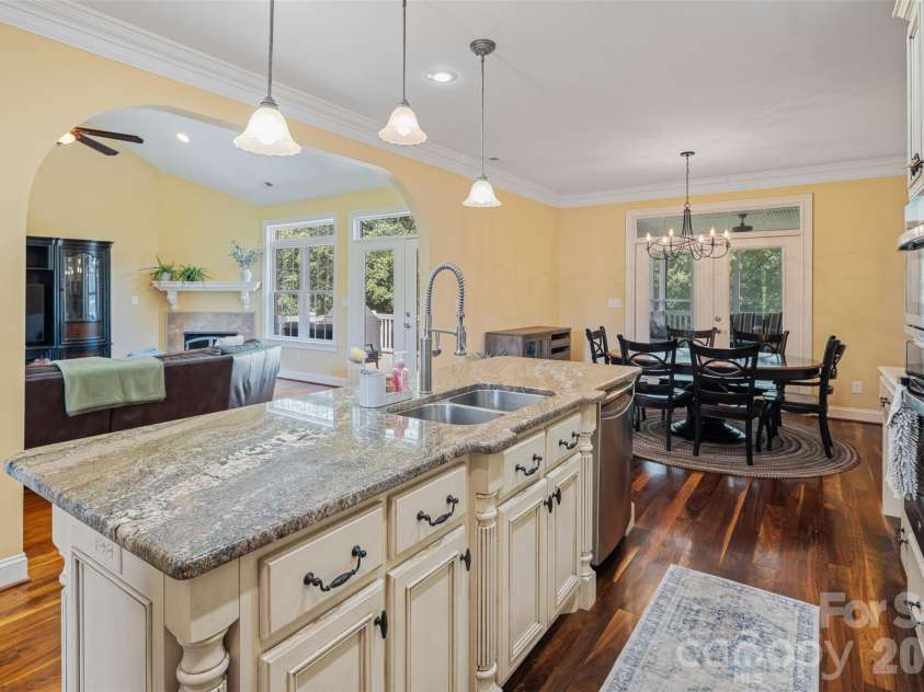 3808 Falling Creek Road, Hickory, NC 28601.  MLS# CAR4405941, YatesRealty ID 50250. 