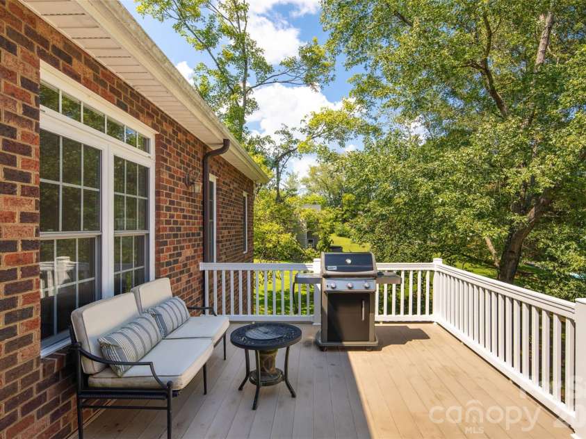 3808 Falling Creek Road, Hickory, NC 28601.  MLS# CAR4405941, YatesRealty ID 50250. 