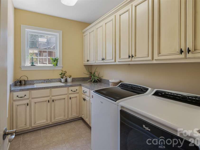 3808 Falling Creek Road, Hickory, NC 28601.  MLS# CAR4405941, YatesRealty ID 50250. 
