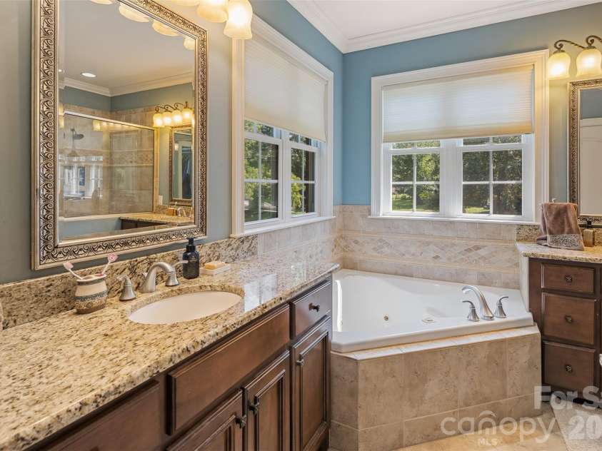 3808 Falling Creek Road, Hickory, NC 28601.  MLS# CAR4405941, YatesRealty ID 50250. 