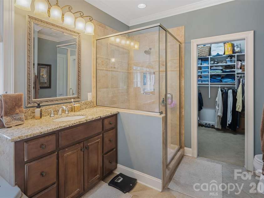 3808 Falling Creek Road, Hickory, NC 28601.  MLS# CAR4405941, YatesRealty ID 50250. 
