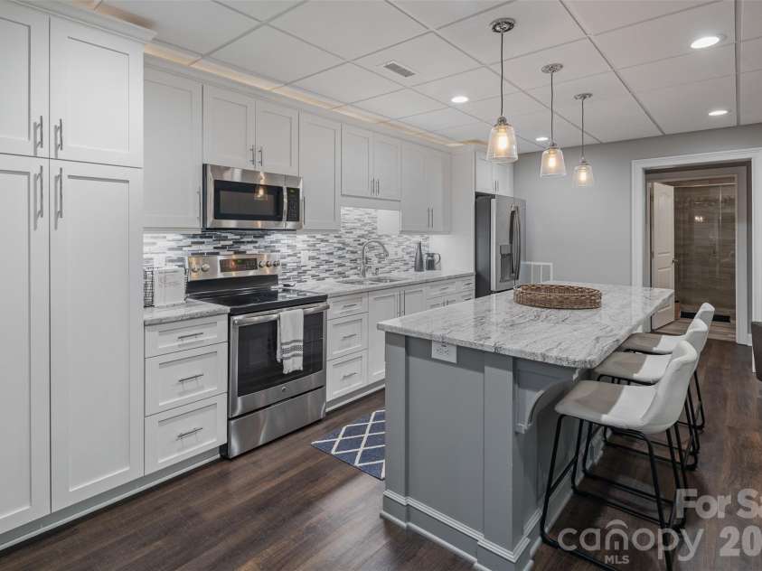 3808 Falling Creek Road, Hickory, NC 28601.  MLS# CAR4405941, YatesRealty ID 50250. 