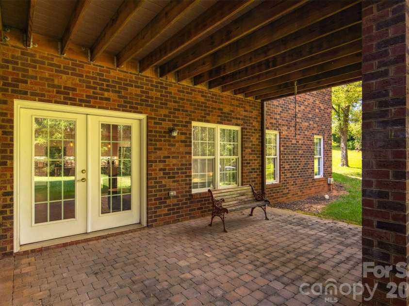 3808 Falling Creek Road, Hickory, NC 28601.  MLS# CAR4405941, YatesRealty ID 50250. 