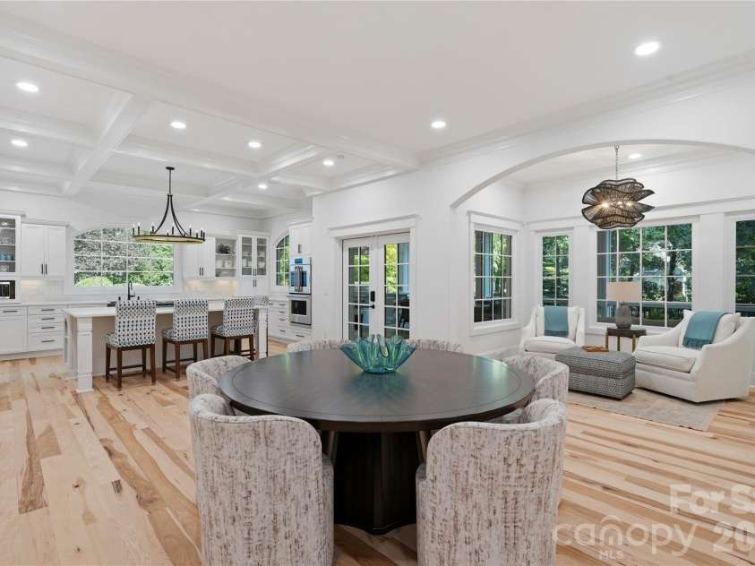 6239 Sharon Hills Road, Charlotte, NC 28210.  MLS# CAR4423022, YatesRealty ID 50254. Breakfast