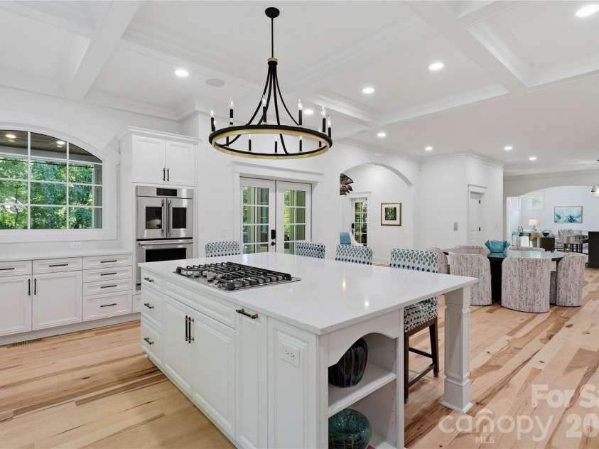 6239 Sharon Hills Road, Charlotte, NC 28210.  MLS# CAR4423022, YatesRealty ID 50254. Chef's Kitchen