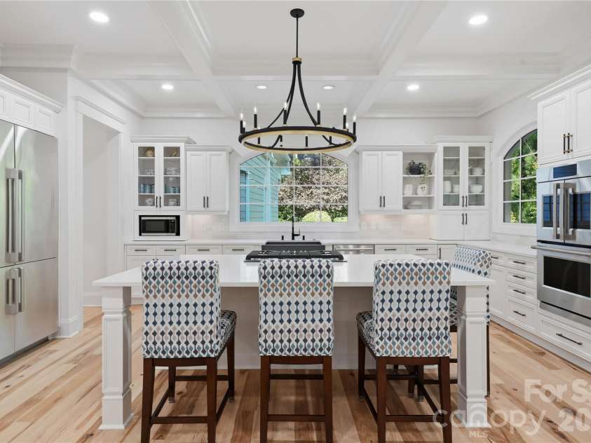 6239 Sharon Hills Road, Charlotte, NC 28210.  MLS# CAR4423022, YatesRealty ID 50254. Chef's Kitchen