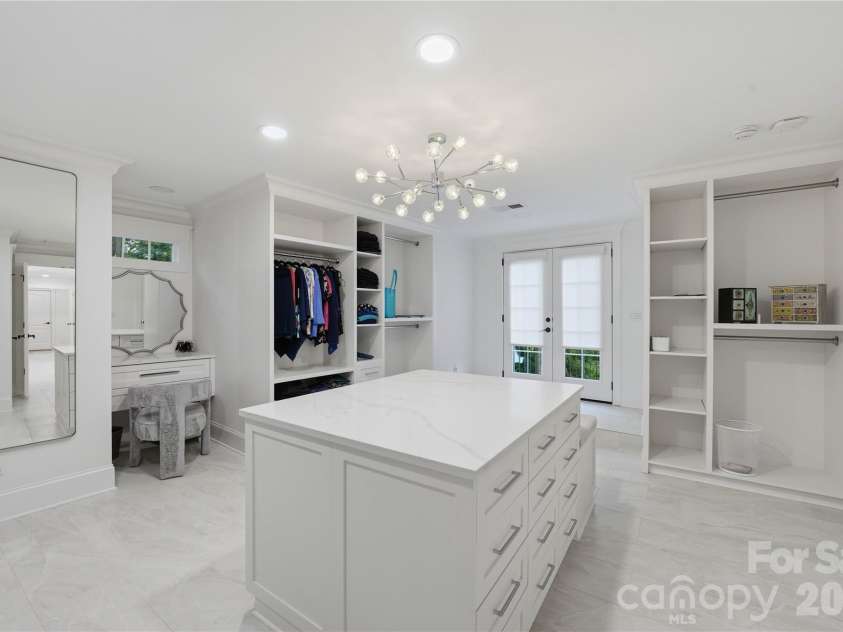 6239 Sharon Hills Road, Charlotte, NC 28210.  MLS# CAR4423022, YatesRealty ID 50254. Custom Dressing Suite