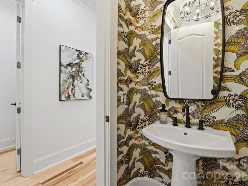 6239 Sharon Hills Road, Charlotte, NC 28210.  MLS# CAR4423022, YatesRealty ID 50254. Powder Room