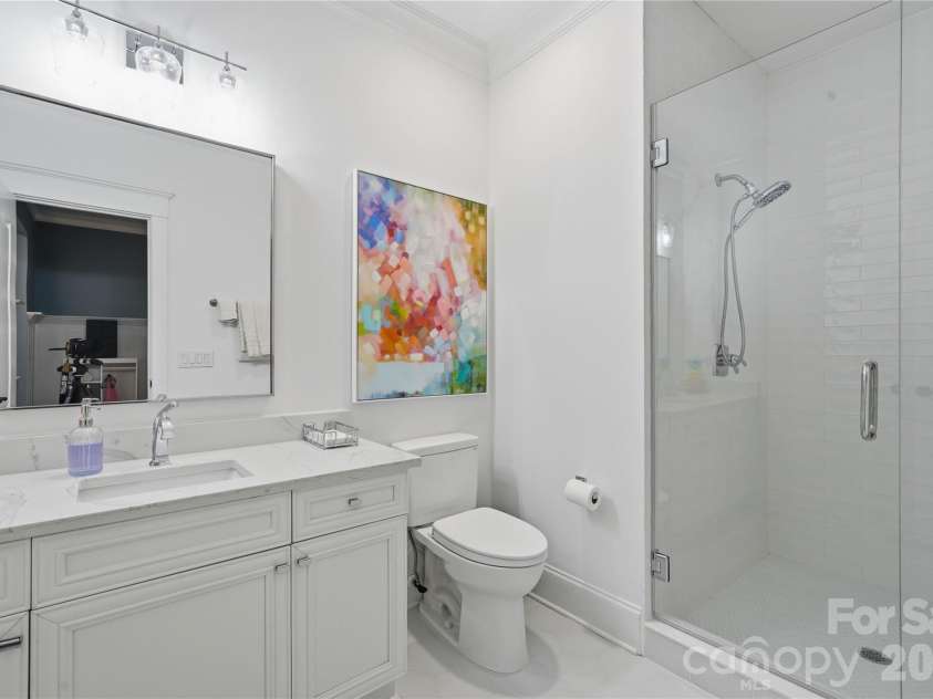 6239 Sharon Hills Road, Charlotte, NC 28210.  MLS# CAR4423022, YatesRealty ID 50254. Secondary Bedroom Ensuite Bath