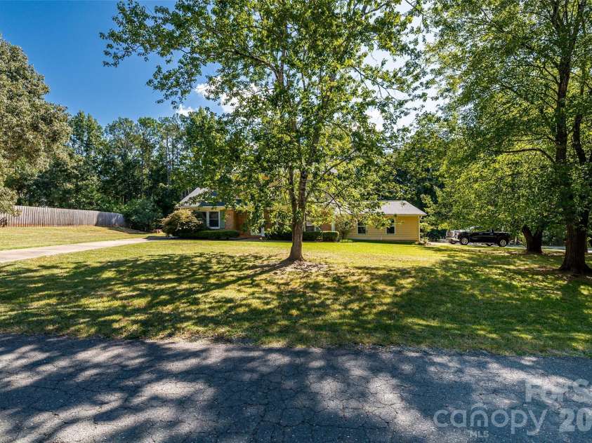 621 Jackson Avenue, Waxhaw, NC 28173.  MLS# CAR4422463, YatesRealty ID 50255. 