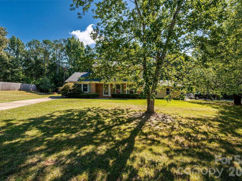 621 Jackson Avenue, Waxhaw, NC 28173.  MLS# CAR4422463, YatesRealty ID 50255. 