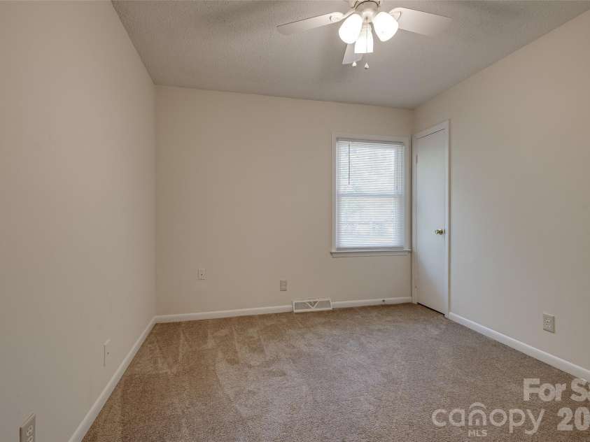 621 Jackson Avenue, Waxhaw, NC 28173.  MLS# CAR4422463, YatesRealty ID 50255. 