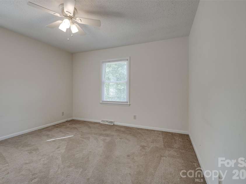 621 Jackson Avenue, Waxhaw, NC 28173.  MLS# CAR4422463, YatesRealty ID 50255. 