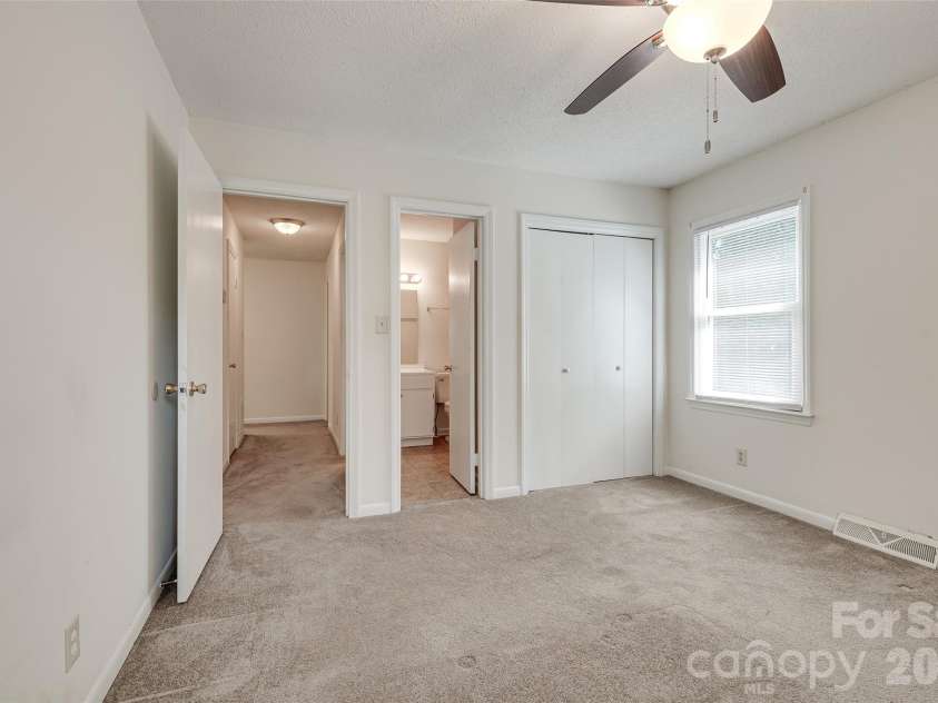621 Jackson Avenue, Waxhaw, NC 28173.  MLS# CAR4422463, YatesRealty ID 50255. 