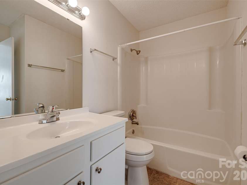 621 Jackson Avenue, Waxhaw, NC 28173.  MLS# CAR4422463, YatesRealty ID 50255. 