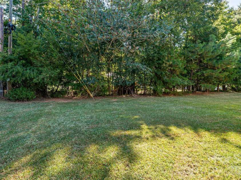 621 Jackson Avenue, Waxhaw, NC 28173.  MLS# CAR4422463, YatesRealty ID 50255. 