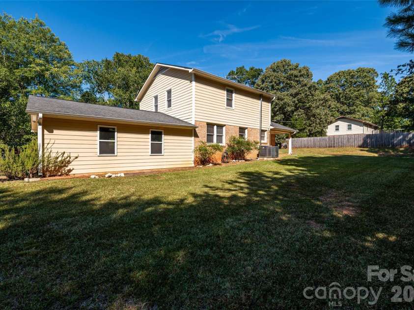 621 Jackson Avenue, Waxhaw, NC 28173.  MLS# CAR4422463, YatesRealty ID 50255. 