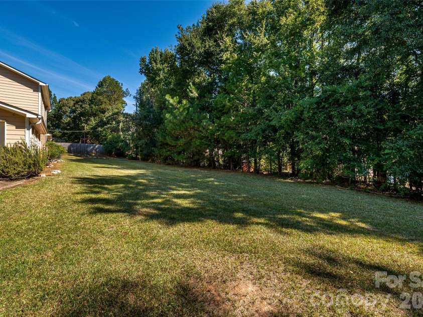 621 Jackson Avenue, Waxhaw, NC 28173.  MLS# CAR4422463, YatesRealty ID 50255. 
