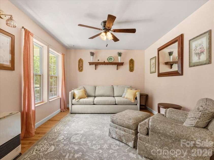 427 Hardscrabble Road, Burnsville, NC 28714.  MLS# CAR4422835, YatesRealty ID 50259. 