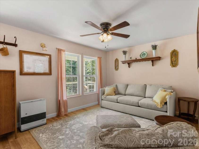 427 Hardscrabble Road, Burnsville, NC 28714.  MLS# CAR4422835, YatesRealty ID 50259. 