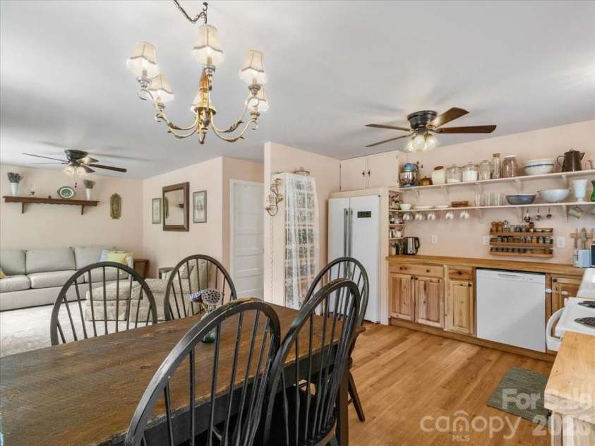 427 Hardscrabble Road, Burnsville, NC 28714.  MLS# CAR4422835, YatesRealty ID 50259. 