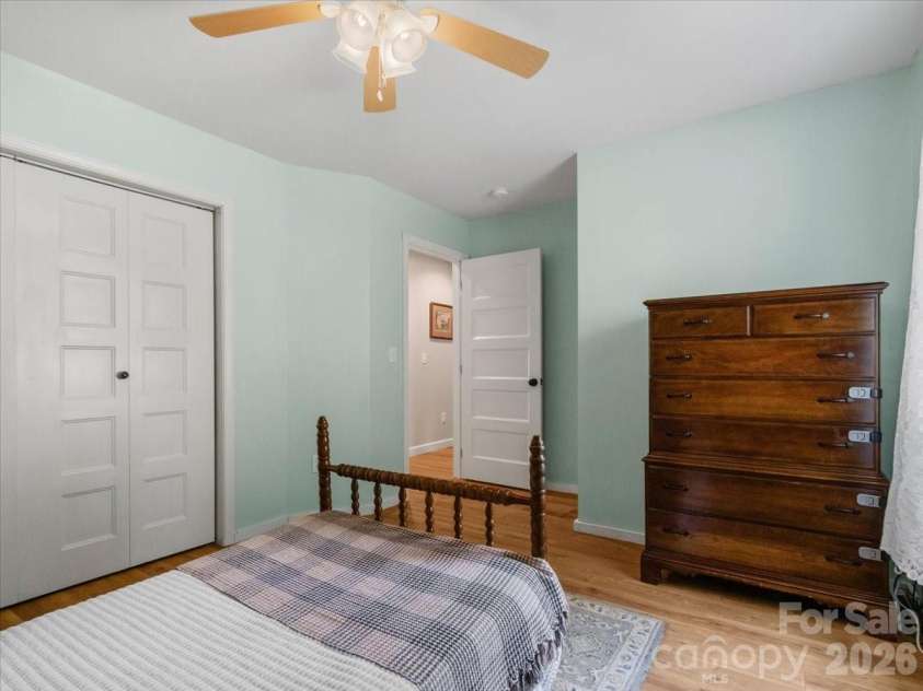 427 Hardscrabble Road, Burnsville, NC 28714.  MLS# CAR4422835, YatesRealty ID 50259. 