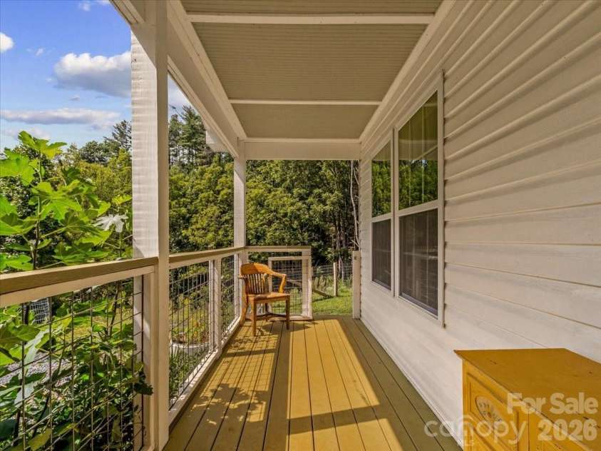 427 Hardscrabble Road, Burnsville, NC 28714.  MLS# CAR4422835, YatesRealty ID 50259. 