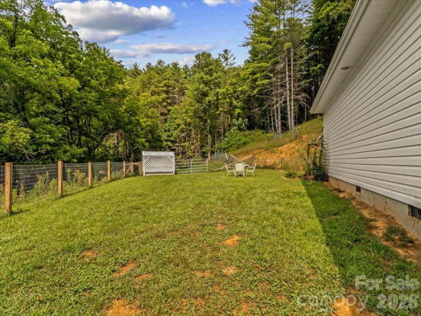 427 Hardscrabble Road, Burnsville, NC 28714.  MLS# CAR4422835, YatesRealty ID 50259. 