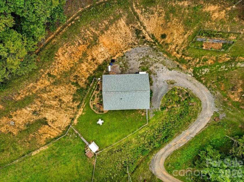 427 Hardscrabble Road, Burnsville, NC 28714.  MLS# CAR4422835, YatesRealty ID 50259. 