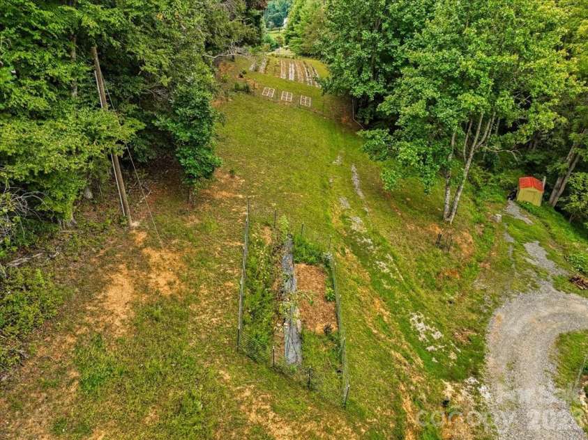 427 Hardscrabble Road, Burnsville, NC 28714.  MLS# CAR4422835, YatesRealty ID 50259. 