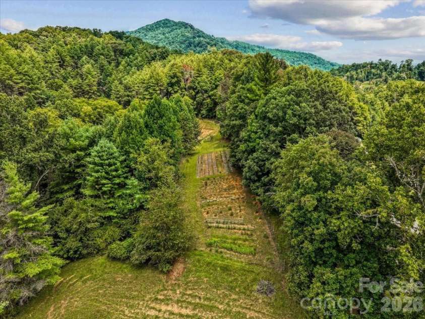 427 Hardscrabble Road, Burnsville, NC 28714.  MLS# CAR4422835, YatesRealty ID 50259. 