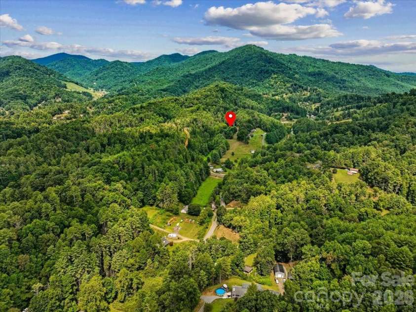427 Hardscrabble Road, Burnsville, NC 28714.  MLS# CAR4422835, YatesRealty ID 50259. 
