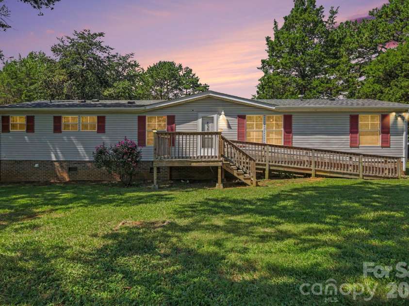 530 Gladstone Road, Mocksville, NC 27028.  MLS# CAR4423690, YatesRealty ID 50260. 