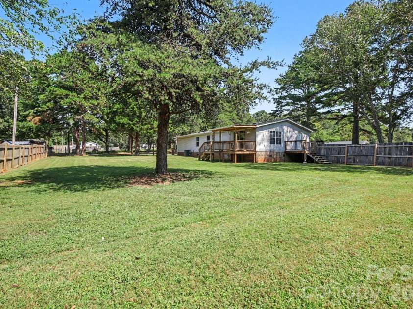 530 Gladstone Road, Mocksville, NC 27028.  MLS# CAR4423690, YatesRealty ID 50260. Fenced Backyard
