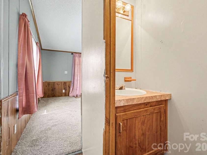 530 Gladstone Road, Mocksville, NC 27028.  MLS# CAR4423690, YatesRealty ID 50260. Half Bath