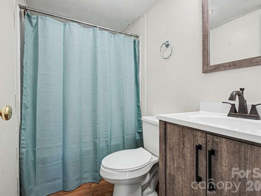 530 Gladstone Road, Mocksville, NC 27028.  MLS# CAR4423690, YatesRealty ID 50260. Hall Bath
