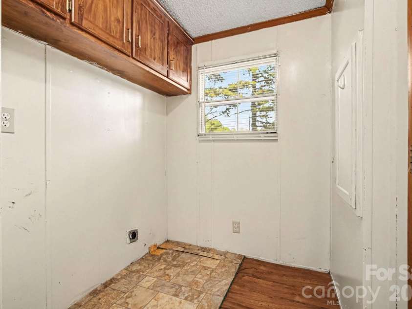 530 Gladstone Road, Mocksville, NC 27028.  MLS# CAR4423690, YatesRealty ID 50260. Laundry Room