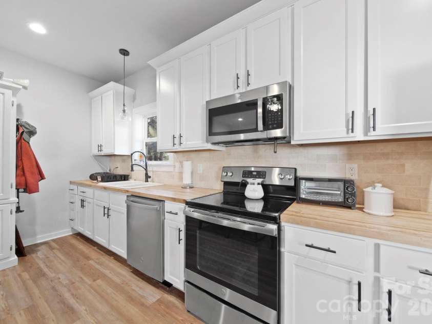 5267 York Highway, York, SC 29745.  MLS# CAR4420917, YatesRealty ID 50261. 