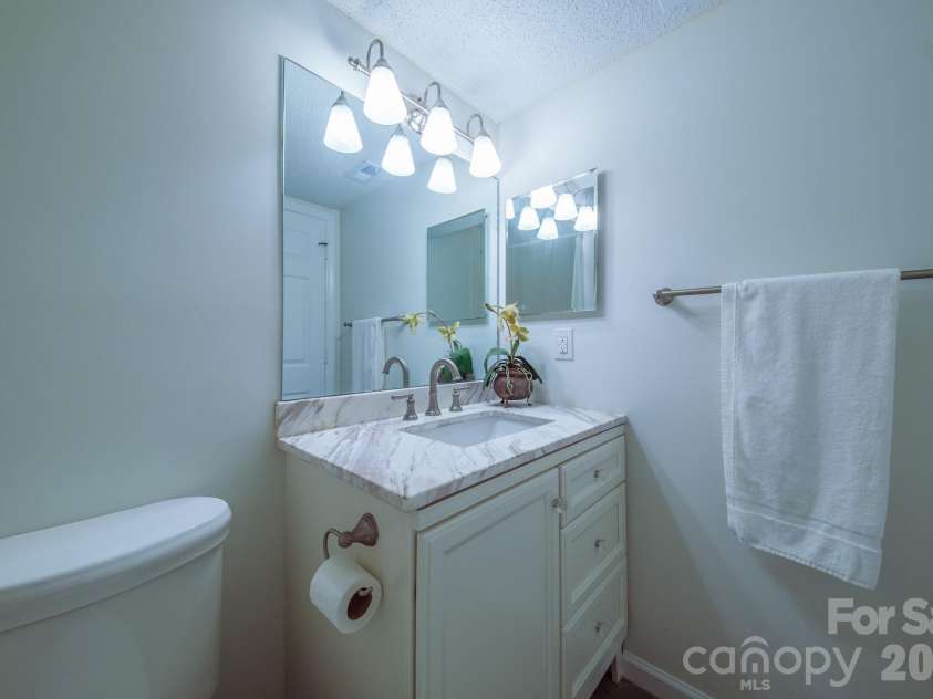 11022 Running Ridge Road, Charlotte, NC 28226.  MLS# CAR4422317, YatesRealty ID 50264. Bathroom