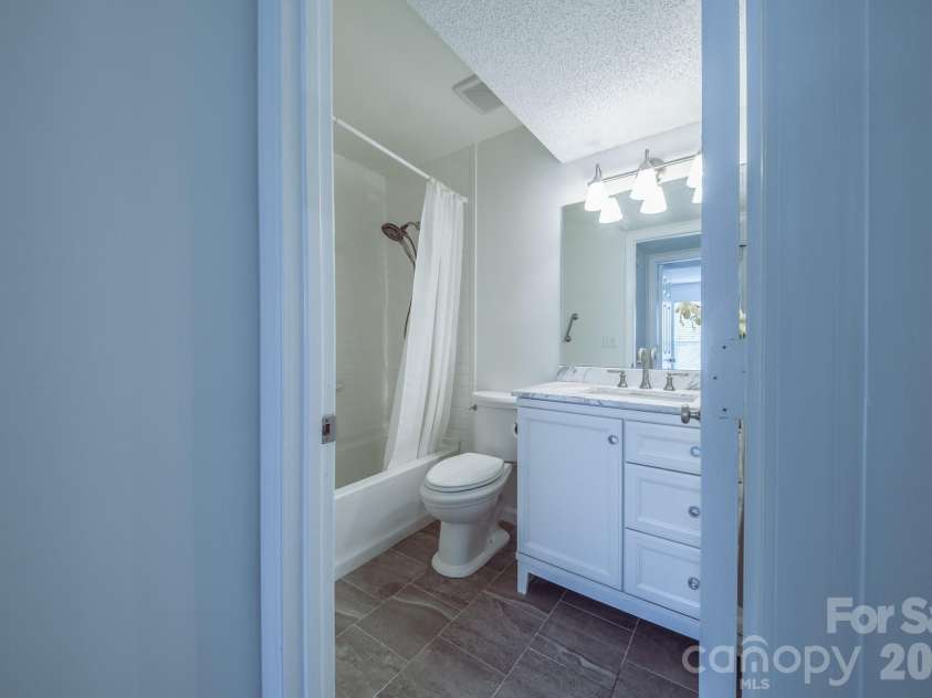11022 Running Ridge Road, Charlotte, NC 28226.  MLS# CAR4422317, YatesRealty ID 50264. Bathroom