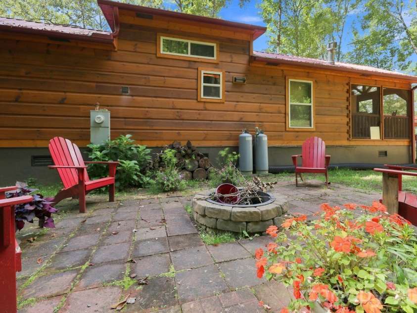 9 Candyland Court, Candler, NC 28715.  MLS# CAR4422673, YatesRealty ID 50265. 