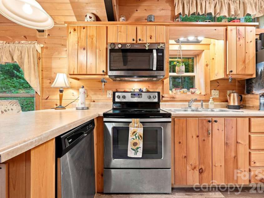 9 Candyland Court, Candler, NC 28715.  MLS# CAR4422673, YatesRealty ID 50265. 